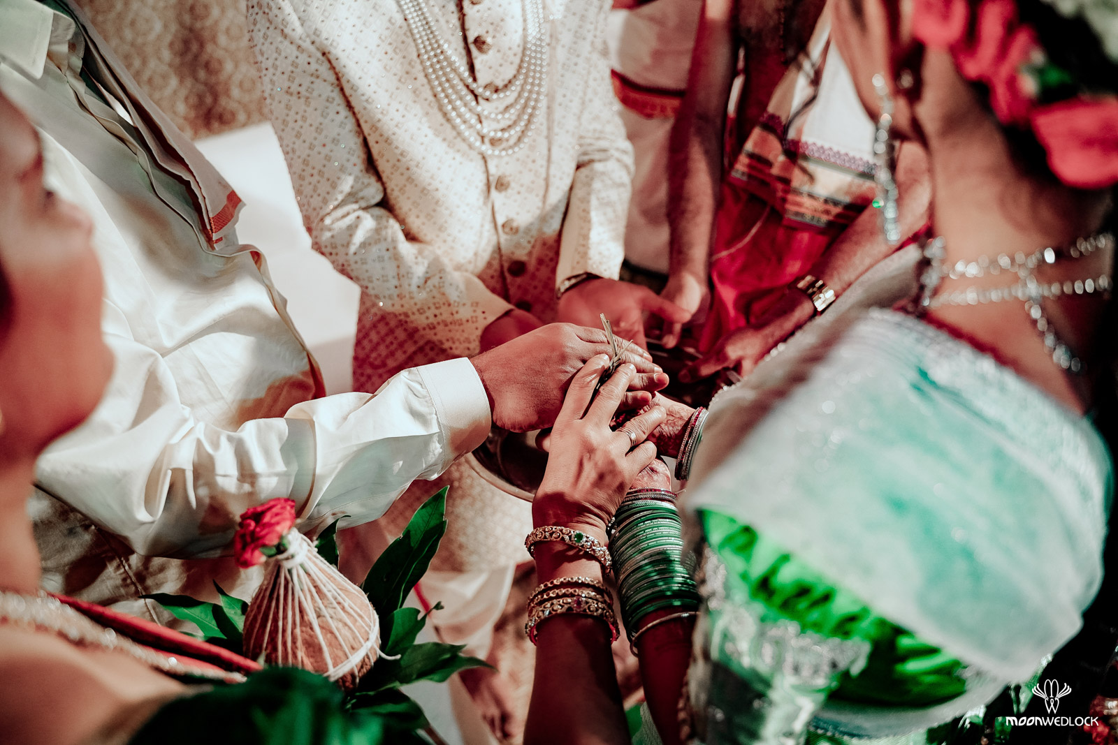 best-kannada-wedding-photographers-in-benguluru-moonwedlock (34)